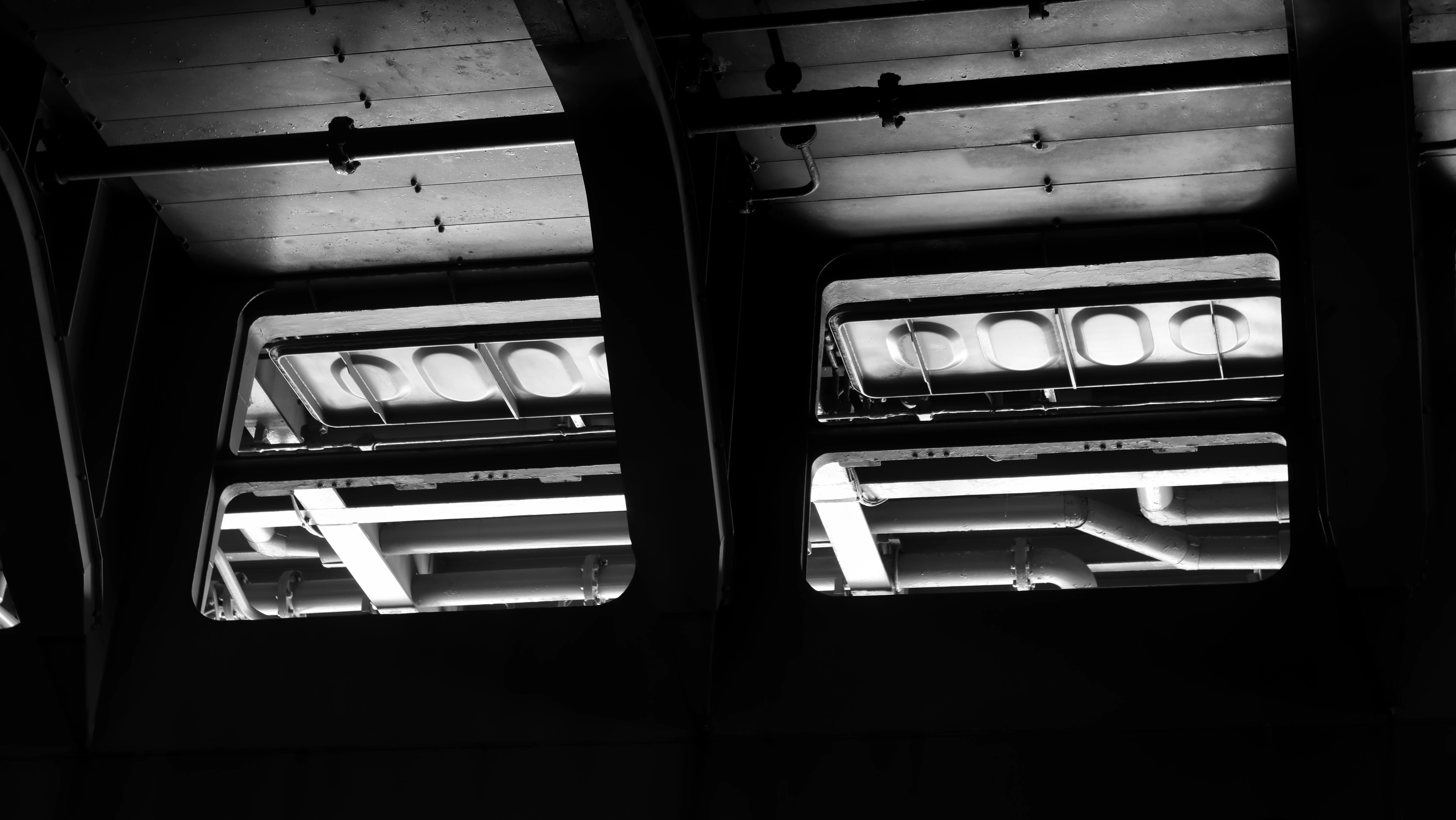 国东号的机库内